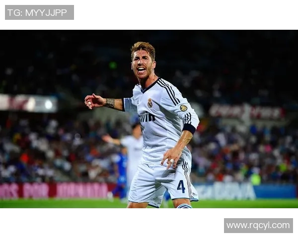 足球三十三号球星盘点：历届足坛名将与当代传奇球员一览